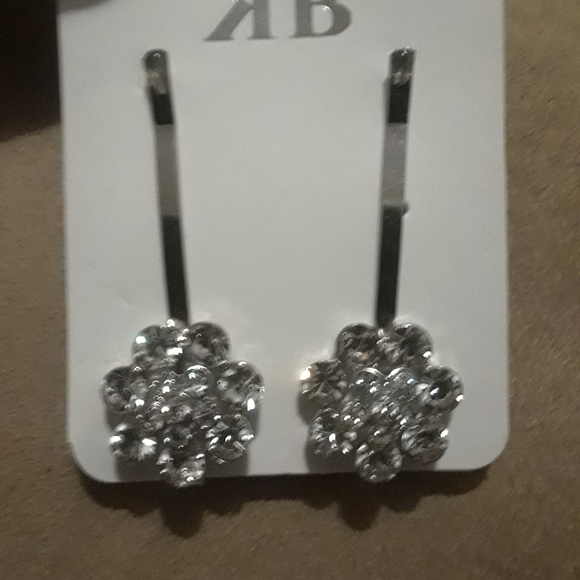 Head Band and Bobby Pins 😍😍😍😍😍 - Picture 4 of 6